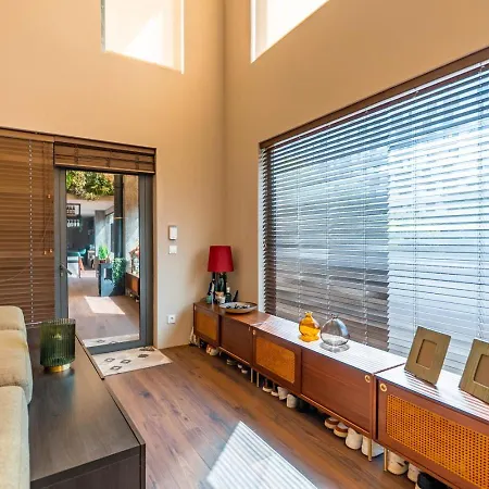 Stadium Private Duplex By Invanting *