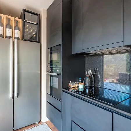 Stadium Private Duplex By Invanting *