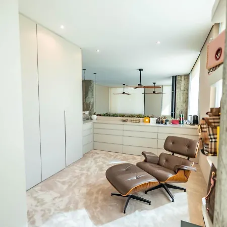 Stadium Private Duplex By Invanting